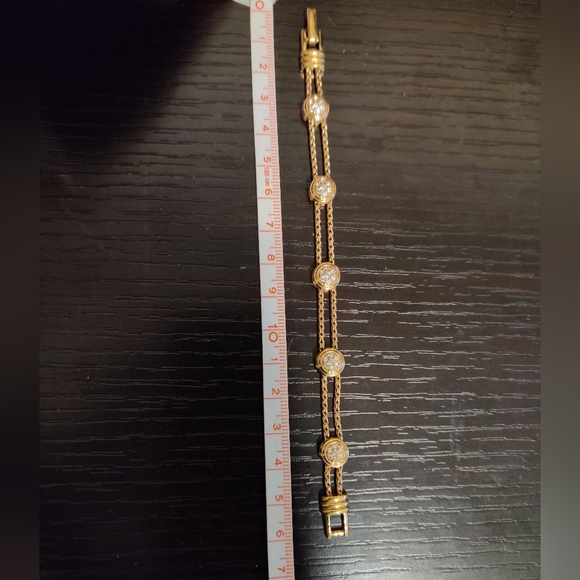 Dazzling Swarovski Swan Bracelet - Picture 12 of 13